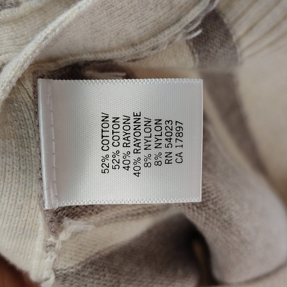 Banana Republic Factory Beige Cream Sweater Size Small Button Side Detail - Picture 6 of 8